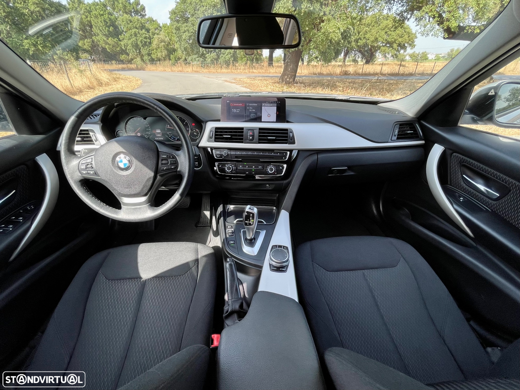 BMW 320 d Touring xDrive Auto - 11