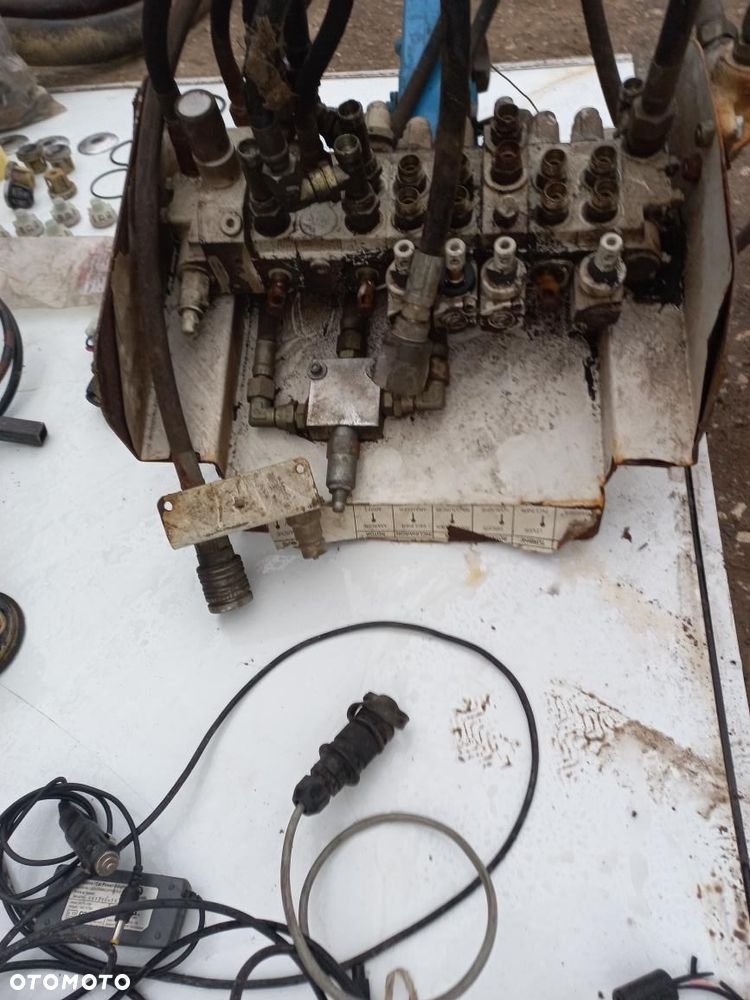 Części do opryskiwacza CARUELLE ARCA OLIMPIA  250 kolektor tłoczny,tłoczący pompy,750420,elektrozawór.rozdzielacz, pompa,obudowa,reduktor,zawór,odstojnik.ANNOVI REVERBERI AR MEDIA,HARDI - 8