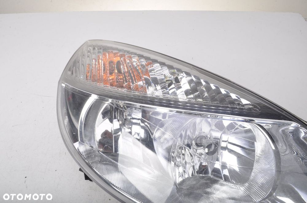 LAMPA PRAWA PRZEDNIA PRAWY PRZÓD P2 - 5