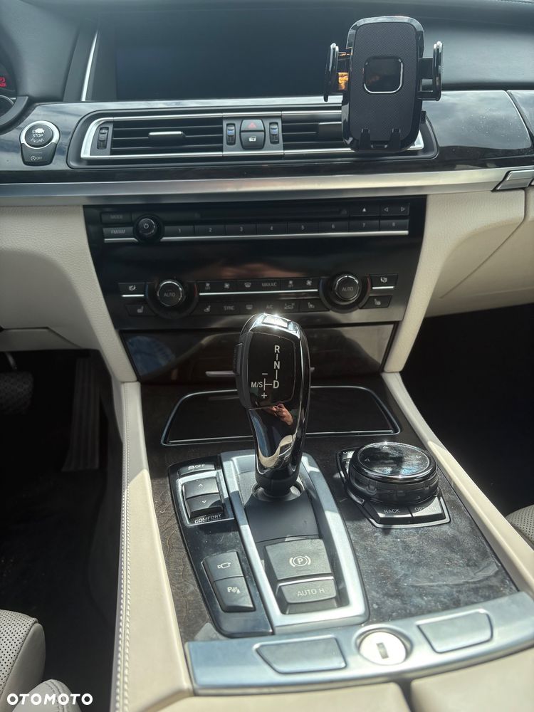 BMW Seria 7 750Li - 9