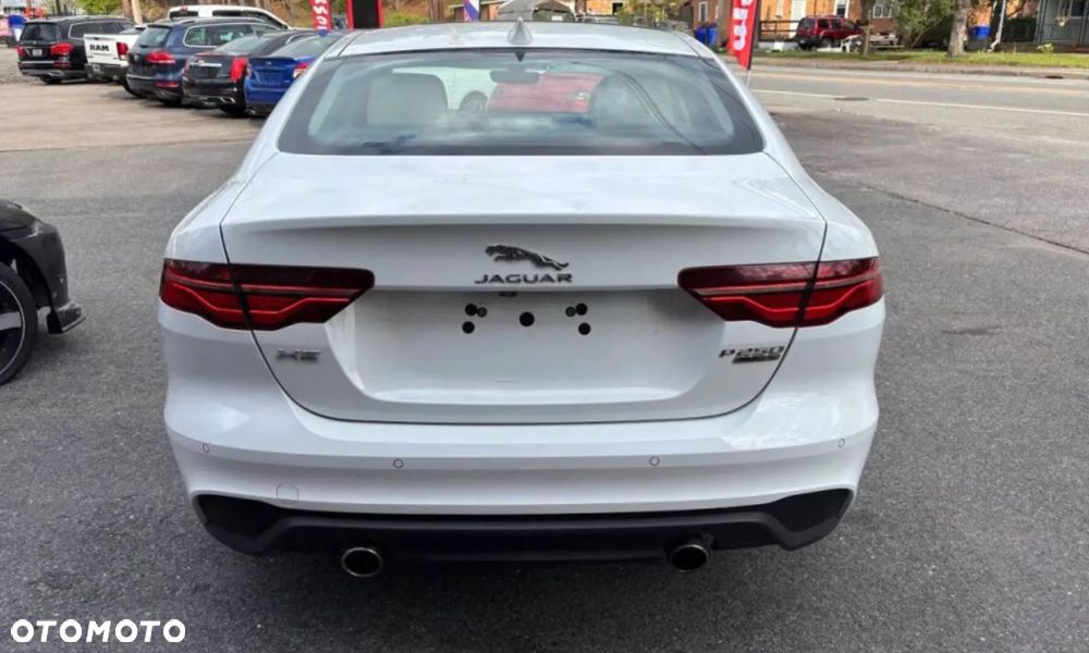 Jaguar XE P250 R-Dynamic SE - 6