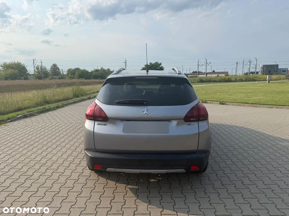 Peugeot 2008 1.2 Pure Tech Active S&S - 11