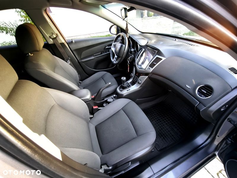 Chevrolet Cruze - 16
