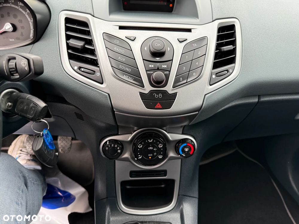 Ford Fiesta 1.25 Ambiente - 26