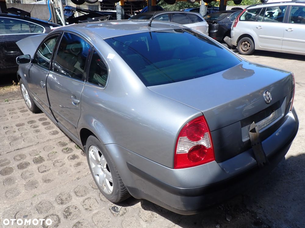 CZĘŚCI - Vw Passat B5 2,0 B 8V 115KM AZM SEDAN LIFT EMU 5D lakier LD7W 2002r. INDEX - 10145 - 4