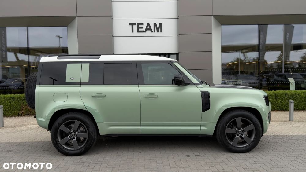 Land Rover Defender - 12