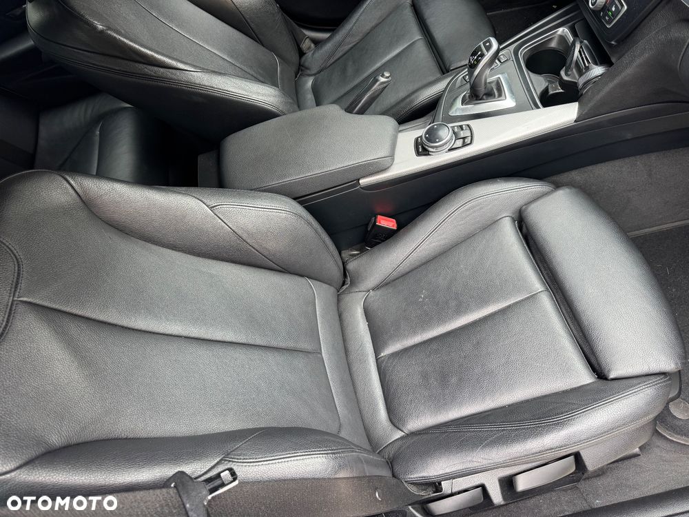 BMW Seria 3 320d xDrive Sport - 32