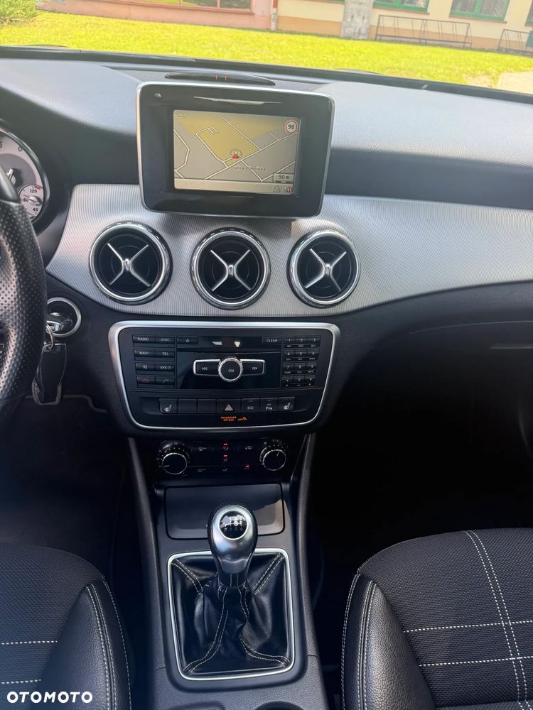 Mercedes-Benz GLA 200 UrbanStyle Edition - 28