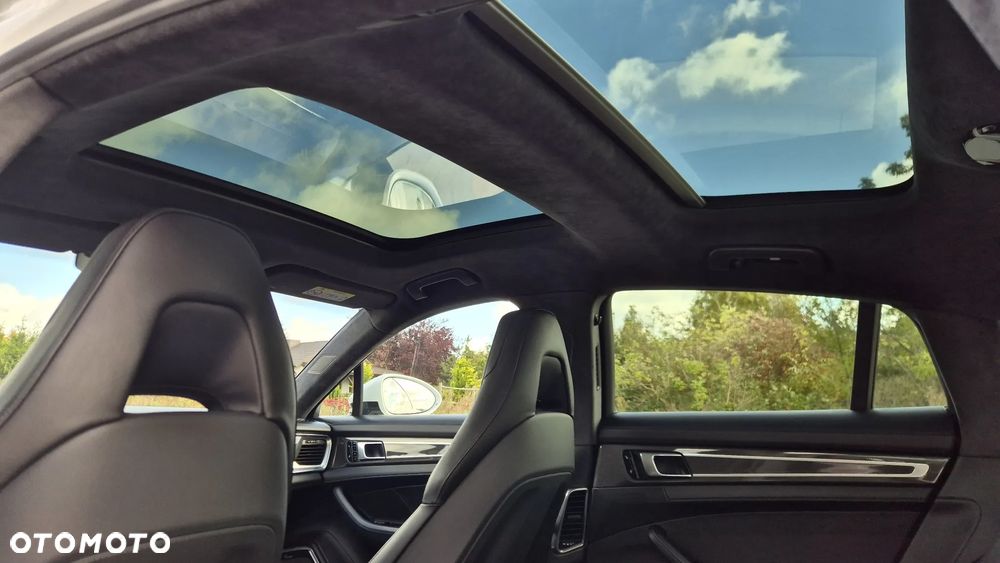 Porsche Panamera 4 E-Hybrid - 21