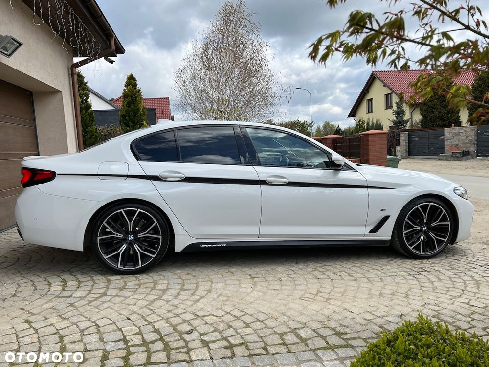 BMW Seria 5 520d M Sport - 8