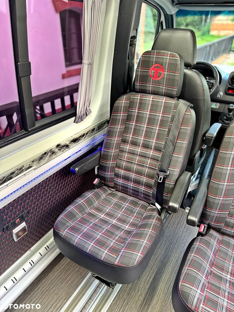 Mercedes-Benz Sprinter 907.235 - 24