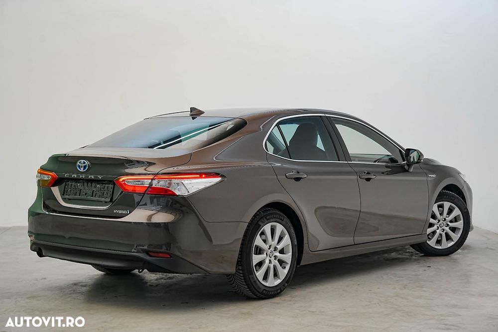 Toyota Camry Business Edition - 4
