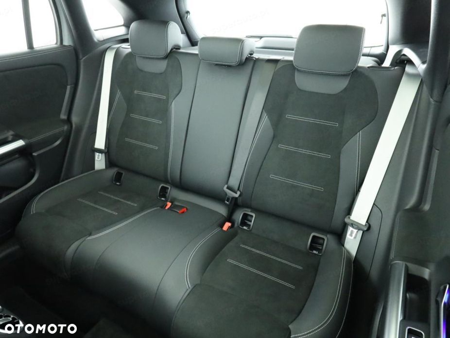 Mercedes-Benz GLA 220 mHEV 4-Matic AMG Line 8G-DCT - 12