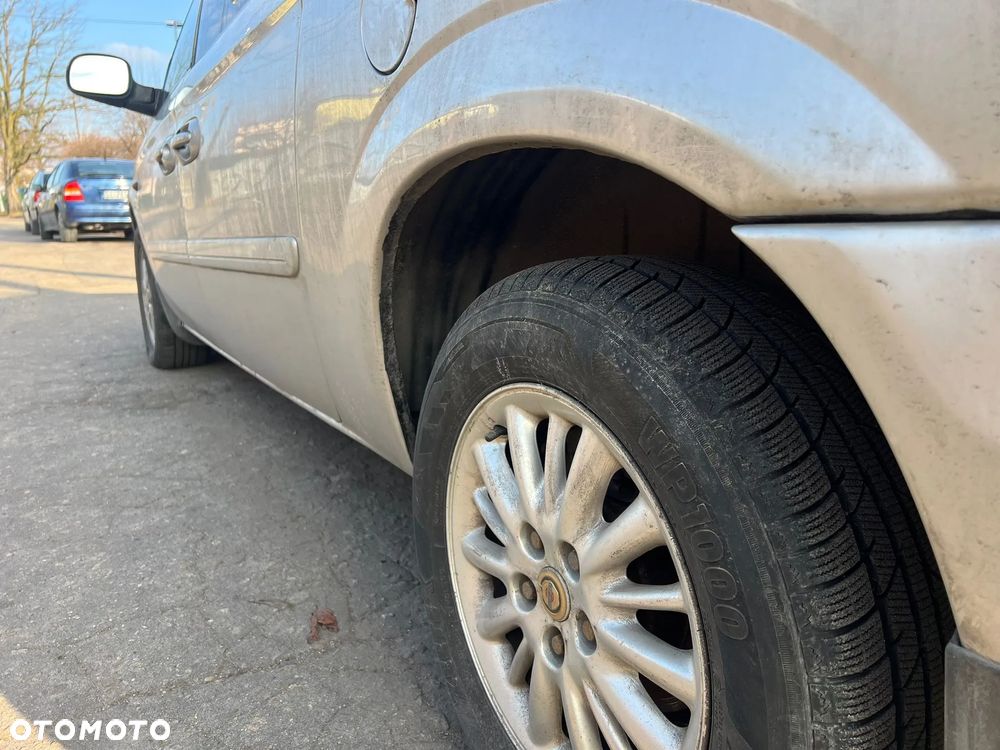Chrysler Grand Voyager 2.8 CRD LX - 9