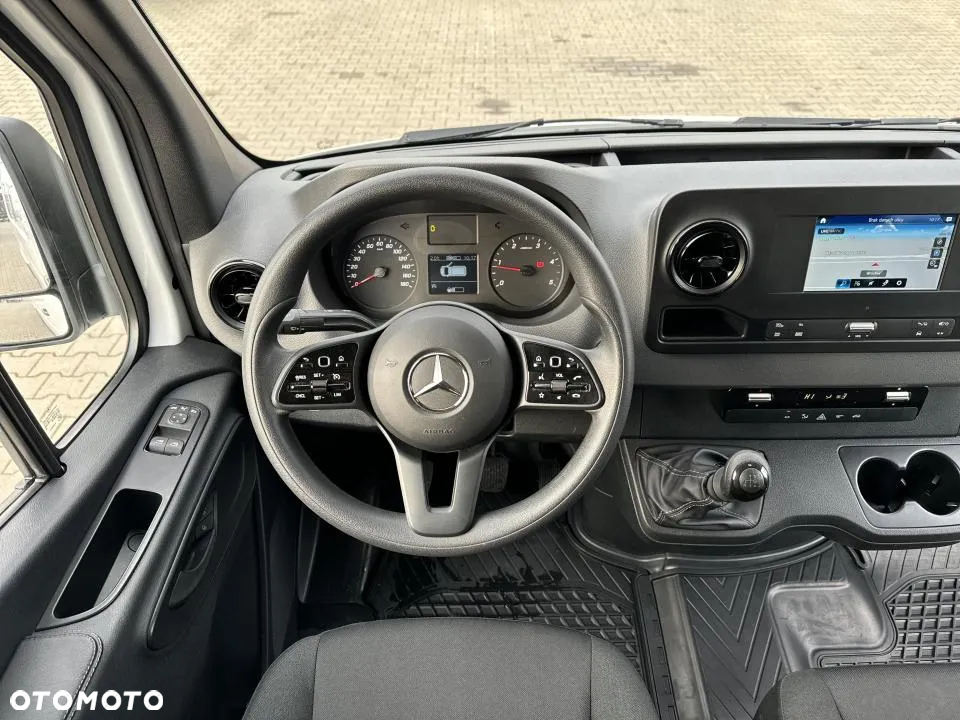 Mercedes-Benz Sprinter - 25