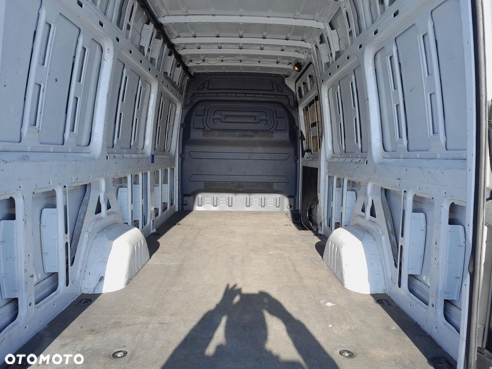 Mercedes-Benz Sprinter - 15