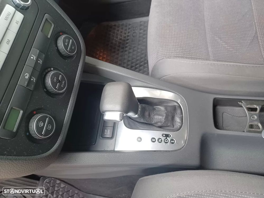 VW Jetta 1.9 TDi Confortine DSG - 10