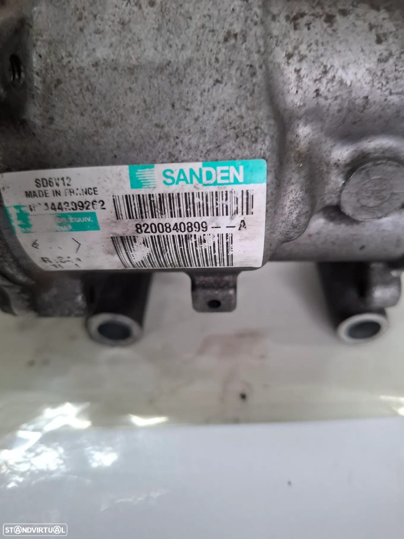 Compressor de AC / ar condicionado Dacia 1.2  2013 referência: 8200840899 - 3