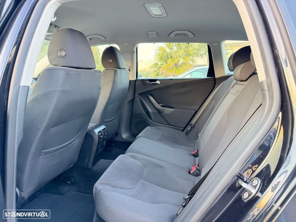 VW Passat Variant 2.0 TDI 4M Confortline - 24