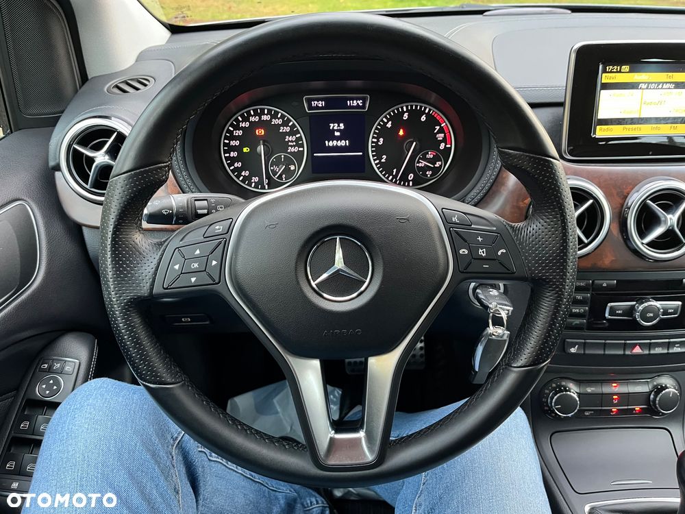 Mercedes-Benz Klasa B 180 AMG Line - 28