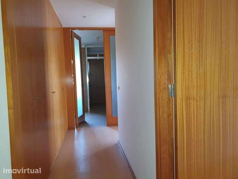Oportunidade de investimento | Apartamento T3 espaçoso na Maia - Grande imagem: 2/21