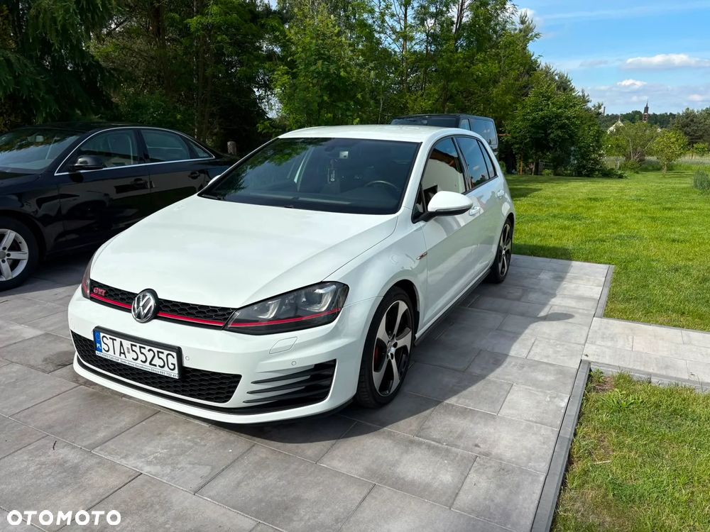 Volkswagen Golf - 2