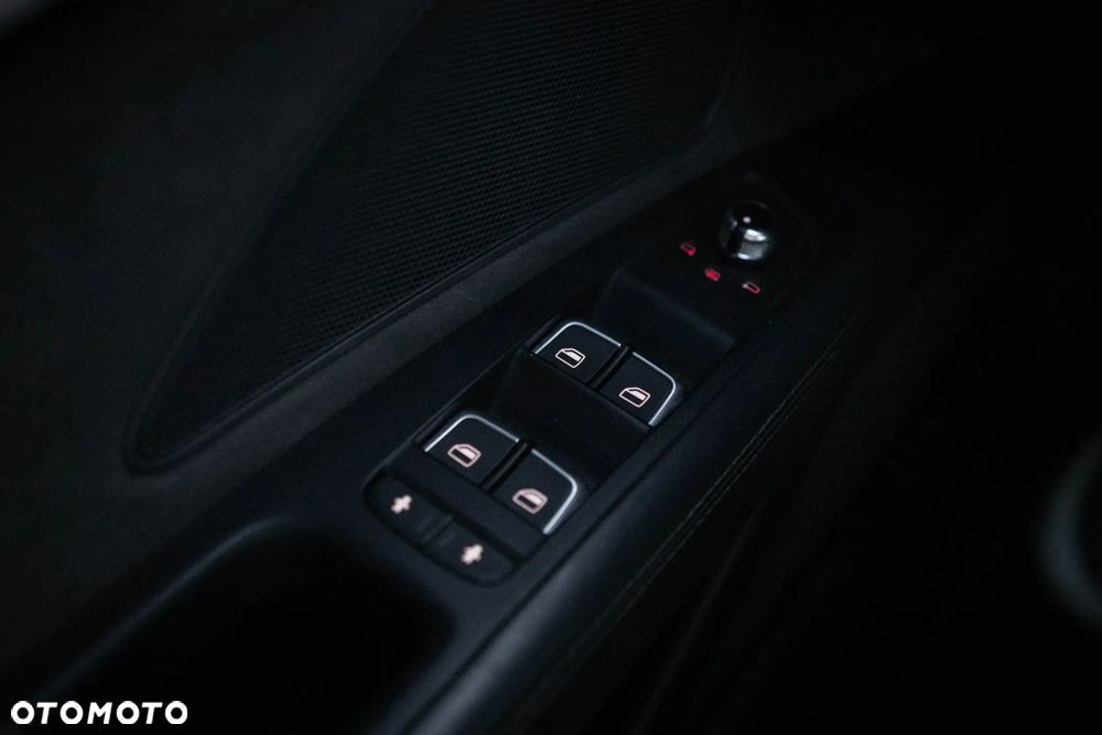 Audi A8 4.0 TFSI cylinder on demand quattro tiptronic Lang - 36