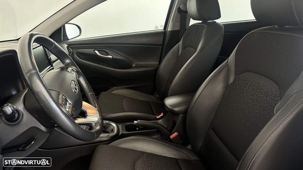 Hyundai i30 SW 1.6 CRDi Blue Comfort Auto AC+J17 - 22