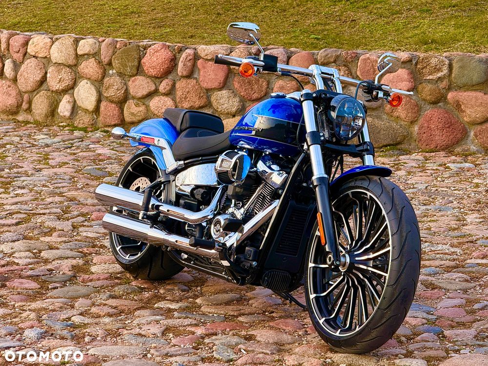 Harley-Davidson Softail Breakout - 23