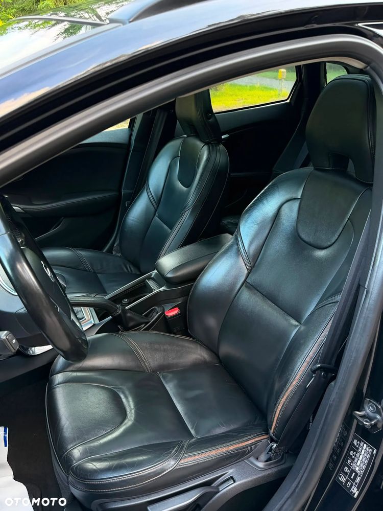 Volvo V40 Cross Country - 18