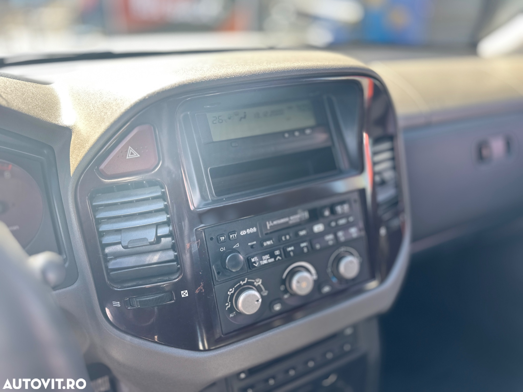 Mitsubishi Pajero SWB 3.2 DI-D GLS M/T, Piele - 18