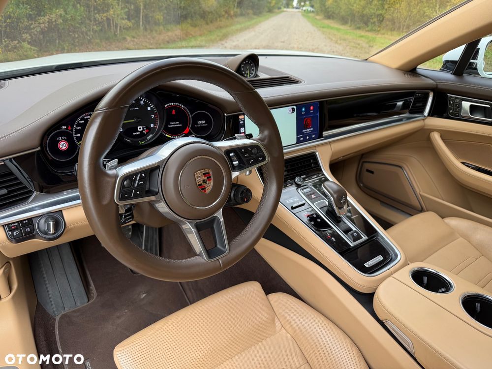 Porsche Panamera 4 E-Hybrid - 17