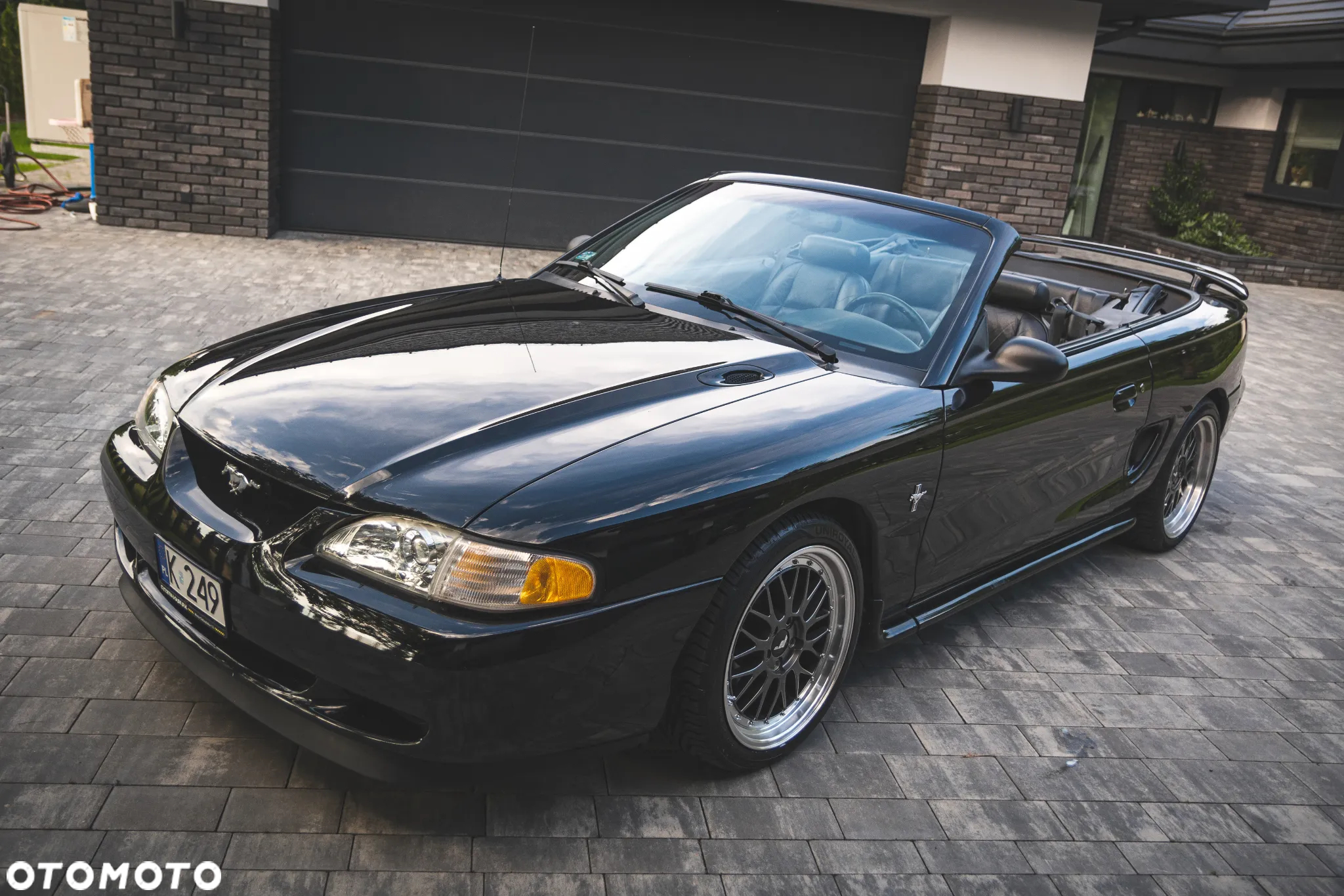Ford Mustang - 2