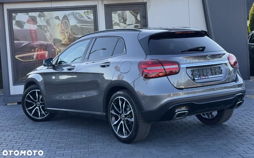 Mercedes-Benz GLA 200 7G-DCT - 11