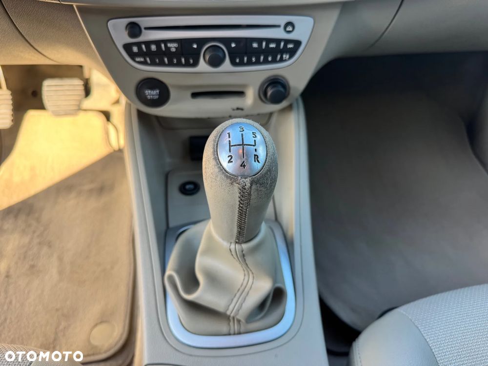 Renault Fluence 1.6 16V Authentique - 14