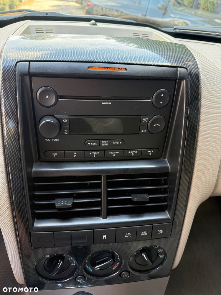 Ford Explorer 4.0 4WD - 14