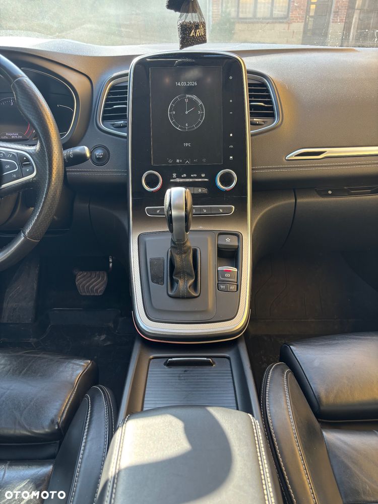 Renault Grand Scenic - 16