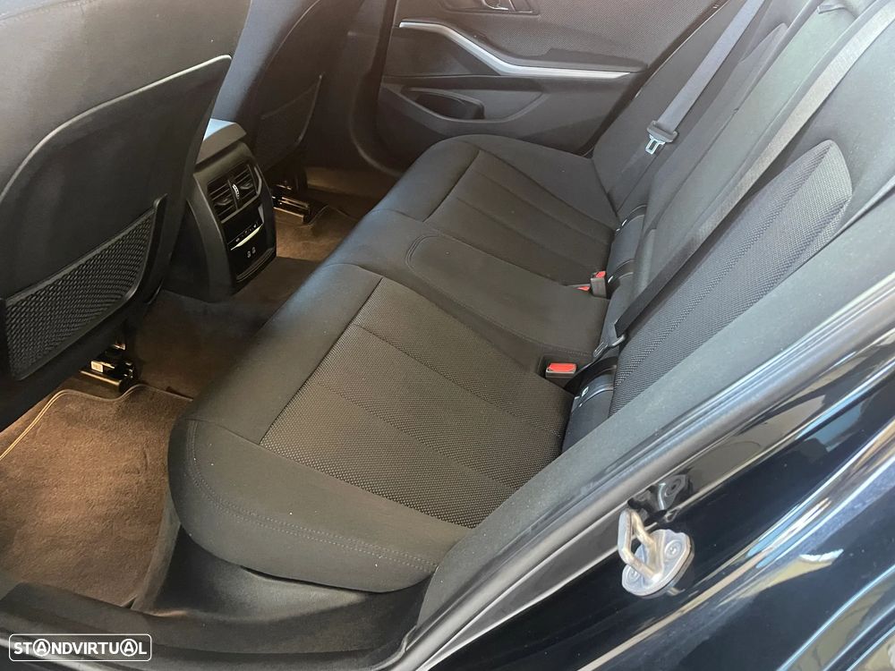BMW 330 e Auto - 13