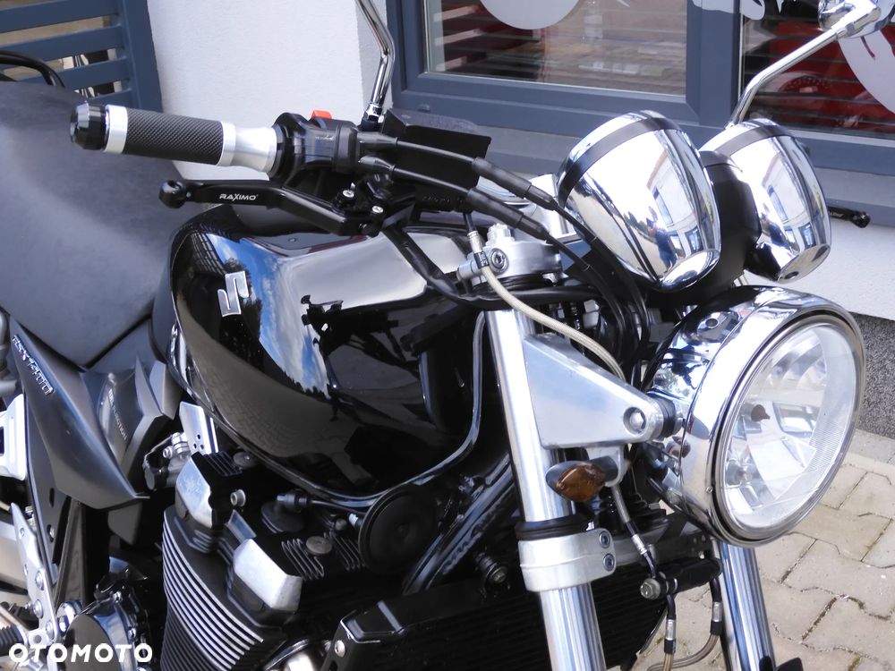 Suzuki GSX - 6