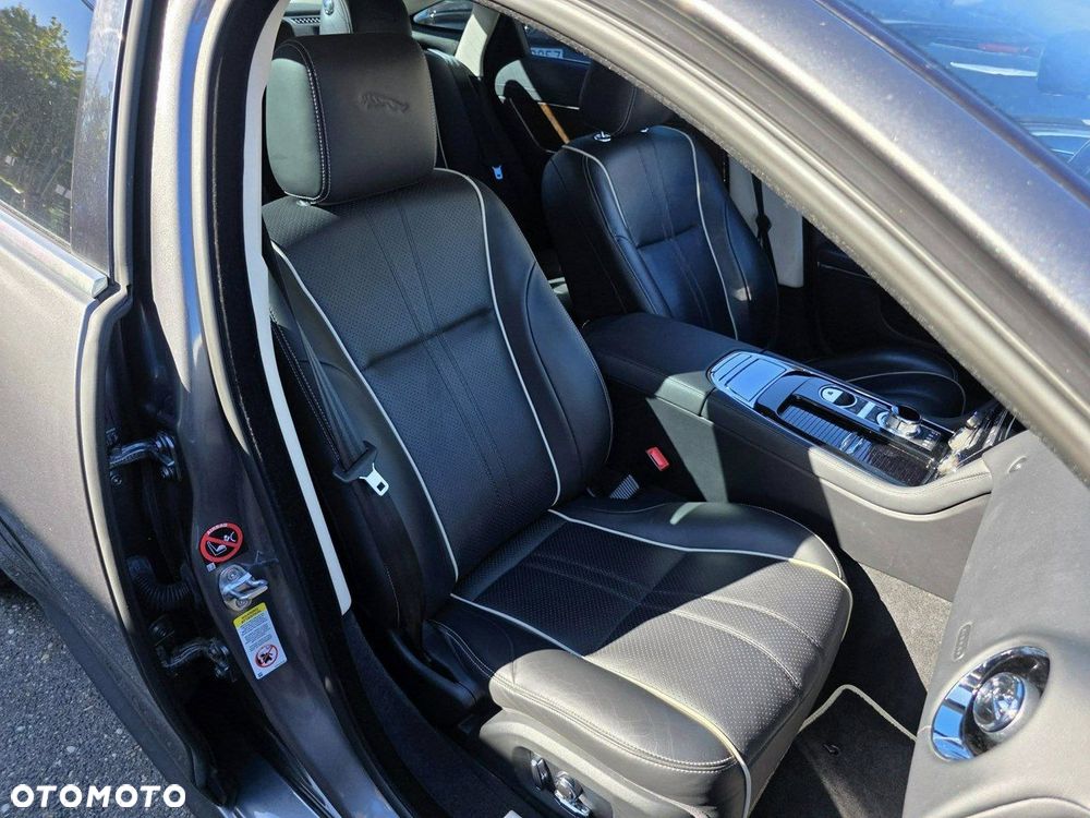 Jaguar XJ 3.0 T AWD Premium Luxury - 31
