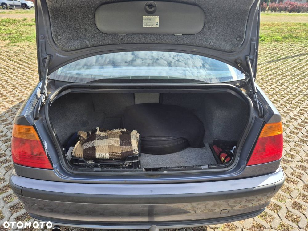 BMW Seria 3 318i - 4