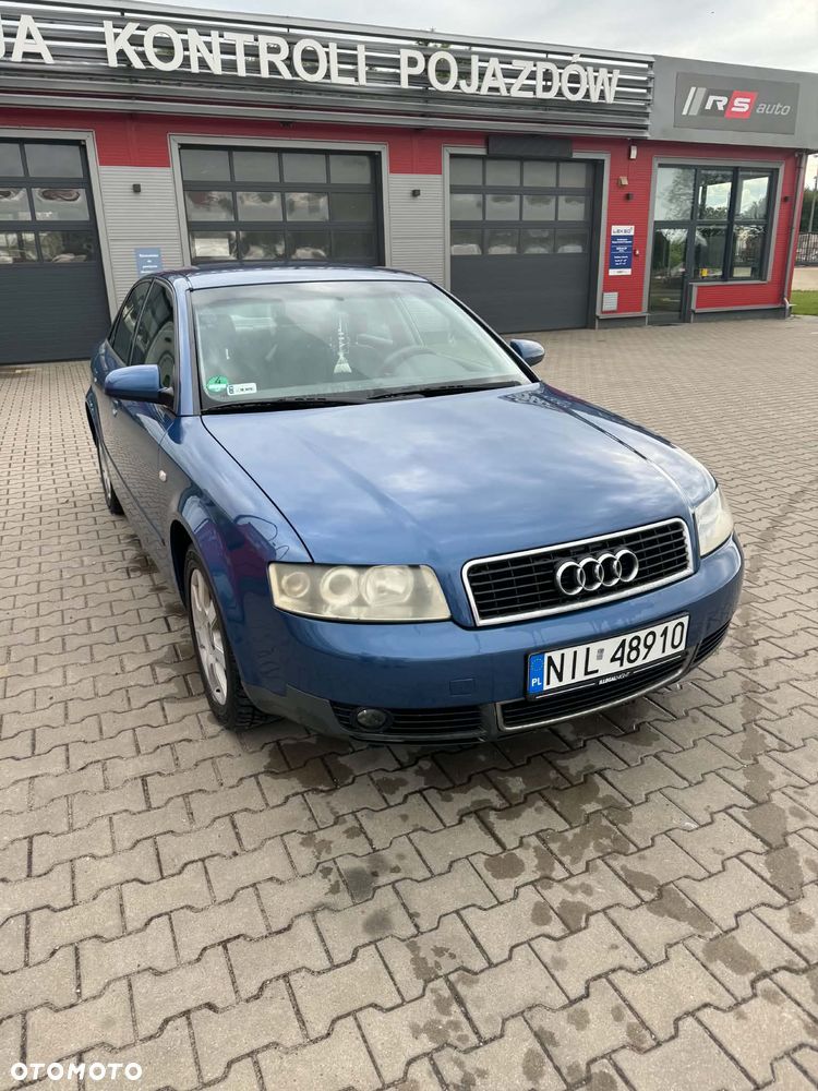 Audi A4 Limousine - 1