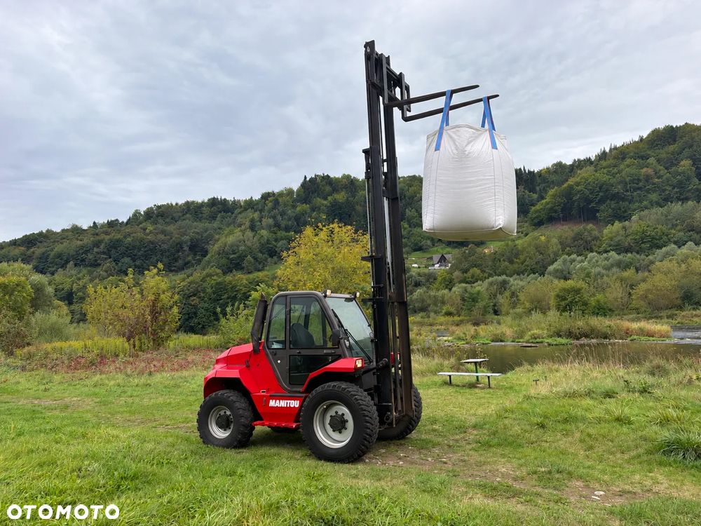 Manitou M30-4  Wózek Widłowy 4X4 TERENOWY na dużych kołach. 2000 mtg.  2017 rok. Maszyna Jak Nowa! Maszt zadbany bez luzu. z Norweskiego Gospodarstwa. Silnik PERKINS TURBO 90km. DEKRA Aktualna 2026 rok! 3 tony Udzwig! Posuw wideł Hydrauliczny! Jazda REWERS+4 biegi. Ani deka luzów czy wycieków! Zadbana Maszyna! Okazja. Podzespoły jak Nowe tłoczyska suche! 5,5 wys. podnoszenia. Rozbudowane oświetlenie. Wersja Norweska. Ogrzewana wentylowana Kabina. - 11