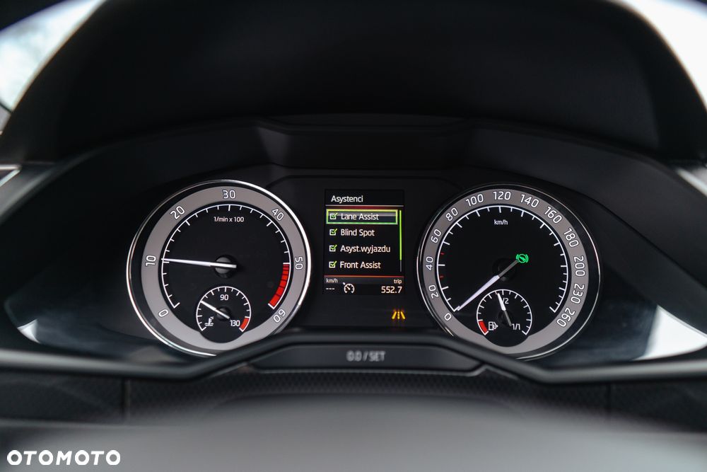 Skoda Superb 2.0 TDI 4x4 DSG SportLine - 24