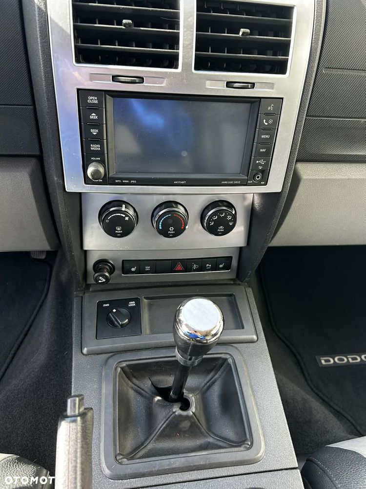 Dodge Nitro 2.8 CRD SE - 23