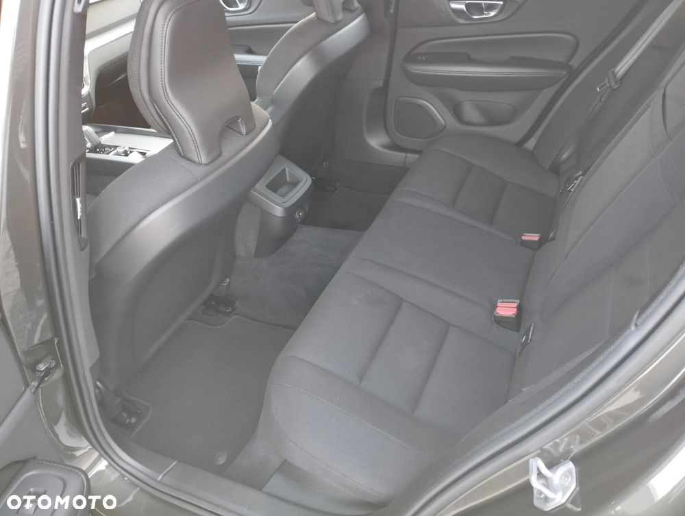 Volvo V60 B3 B Momentum - 35
