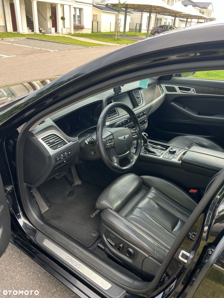 Hyundai Genesis - 7