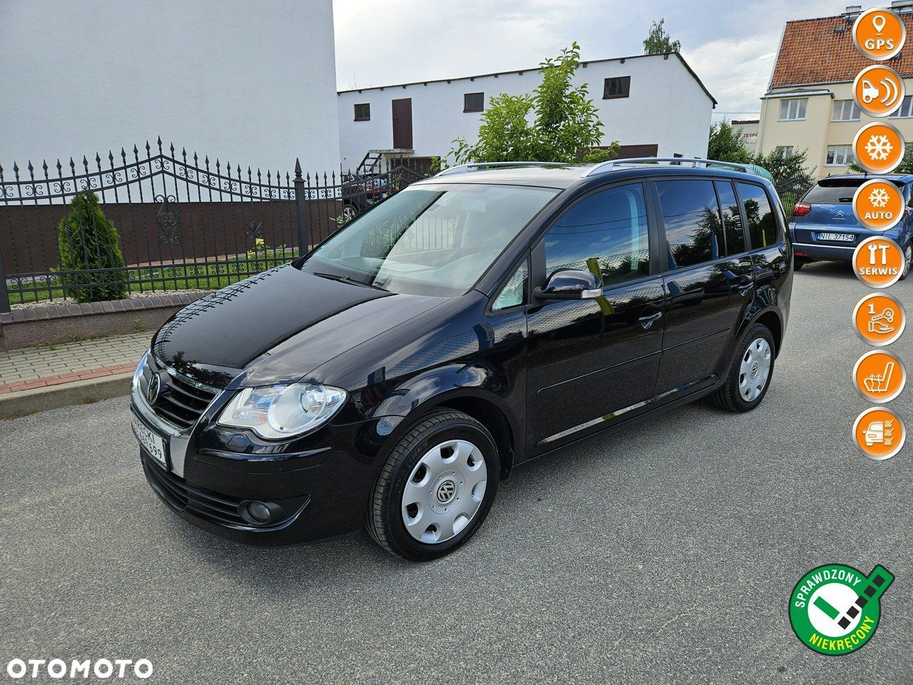Volkswagen Touran - 1