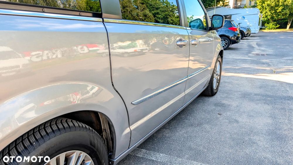 Chrysler Town & Country 3.6 Touring - 16