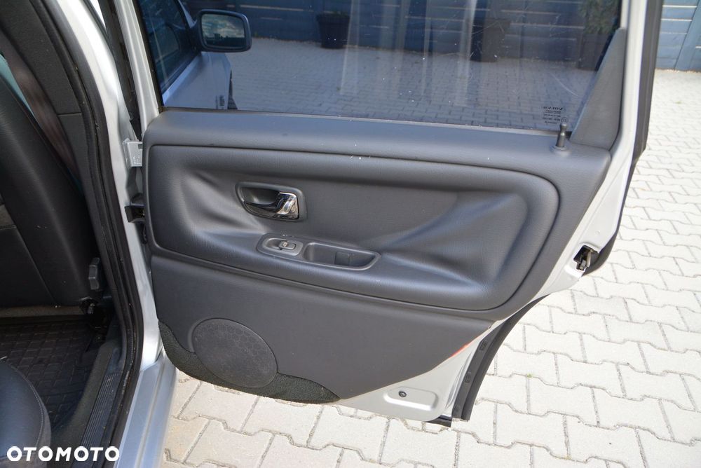 Volvo V70 2.5 - 23